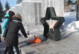 Школьники Саткинского района почтили память погибших во время блокады Ленинграда минутой молчания 