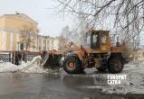 Дорожники в Сатке приступили к уборке оставшегося снега на улицах 