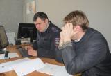 «Откройте, участковый!»: полицейские Саткинского района проводят встречи с жителями 