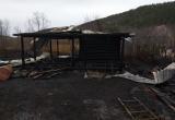 «Столько сил было вложено!»: в Саткинском районе сгорел недостроенный дом 
