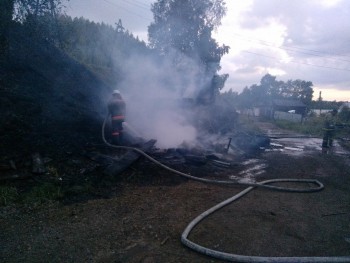 «Могли и поджечь»: в Бакале произошло два пожара 