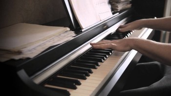 Саткинские школы искусств получат 3 фортепиано от Президента РФ