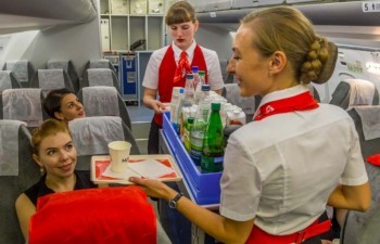 «Не всё так романтично и красиво»: правда о работе стюардесс – из первых уст 