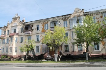 «Пока вывозят мусор»: саткинский дом № 12 по улице Кирова – в ожидании ремонта 