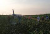 Бортпроводник из Челябинска помогал эвакуироваться пассажирам севшего в поле самолета