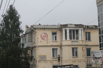В Сатке начали восстанавливать дом № 12 по улице Кирова