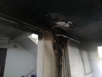 «Огонь похозяйничал в подъезде»: в многоквартирном жилом доме Бакала произошёл пожар 