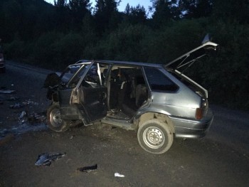 В ДТП под Саткой столкнулись два автомобиля 