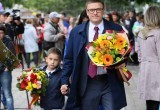 Врио губернатора Челябинской области Алесей Текслер проводил своего сына в первый класс 