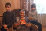 Воспитанники реабилитационного центра Саткинского района навестили пожилых жителей Бакала 