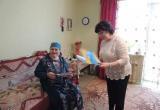 Сотрудники Управления соцзащиты Саткинского района поздравили ветерана с 90-летием 