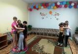 На весенних каникулах воспитанники реабилитационного центра Саткинского района играют, поют и танцуют 