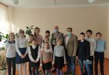 «Благодарили и писали письма»: жители Саткинского района присоединились к акциям, посвящённым защитникам Отечества