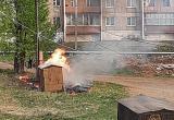 «Когда же их, наконец, снесут?!»: в Саткинском районе снова горела бесхозная постройка 