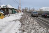 «Ходить неудобно, убираем вручную»: саткинцы просят не засыпать снегом тротуары и придомовые территории 