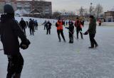 Школьники и работники СЧПЗ на хоккейной коробке школы №13 встретились в турнире по хоккею в валенках с мячом  