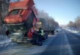 В морозные дни сотрудники ГИБДД области, в числе которых и саткинские, не оставляют без помощи водителей на дороге 