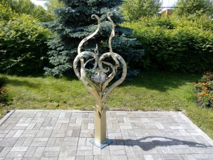 Скульптура «Верное сердце» в сквере ДК «Магнезит» в Сатке 
