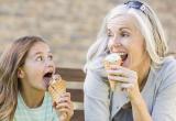 «Не только вкусно, но и безопасно»: саткинцам рассказали, как правильно выбирать мороженое 