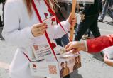 «Купил значок, чтобы помочь ветеранам»: жители Саткинского района приняли участие в акции «Красная гвоздика»