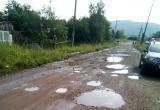 «Не проехать, не пройти!»: жители посёлка в Саткинском районе возмущены состоянием дорог 