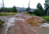 «Долгожданный ремонт»: в посёлке Рудничном начали отсыпать дорогу 