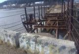 «Небезопасная «достопримечательность»: вопрос с ремонтом моста на пруду в Бакале по-прежнему открыт 