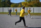 «Спортивная традиция»: саткинские полицейские сыграли в футбол с воспитанниками Детского дома 