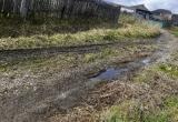 «Здесь ходить невозможно!»: жители посёлка Рудничного возмущены состоянием дорог 