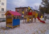 «На радость малышам и их родителям»: в Бакале почти готова новая детская площадка 