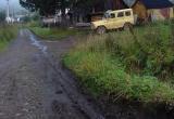 В Саткинском районе жители посёлка Магнитка жалуются на разбитую дорогу 