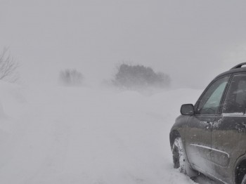 Из-за снегопадов на дороге от Аши до Сатки введено ограничение движения большегрузов 