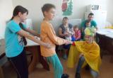 Саткинские «серебряные» волонтёры посетили пациентов детского отделения больницы 