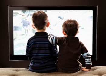 Какой вред может нанести детям просмотр телевизора, и кому просмотр телепередач противопоказан 