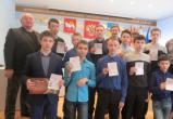 «Будьте достойными гражданами!»: в Сатке состоялось торжественное вручение паспортов 