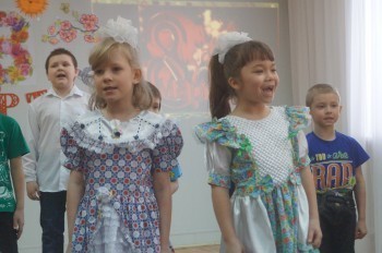 «Скоро - праздник!»: в учреждениях Саткинского района начались утренники, посвящённые Восьмому марта 