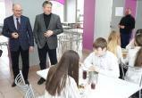 «Не все столовые готовы»: в школах Саткинского района побывали представители органов власти 