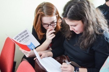 «Знают не все»: жителям Саткинского района предлагают ознакомиться с поправками в Конституцию