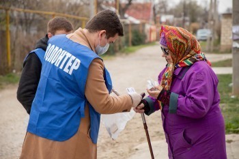 «Помочь пожилым людям»: жители Саткинского района могут пополнить ряды волонтёров 