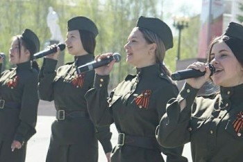 В честь Дня Победы жители Саткинского района устроили концерты под окнами ветеранов 