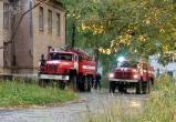 Бакальские пожарные ликвидировали возгорание в здании, где раньше располагалась больница 