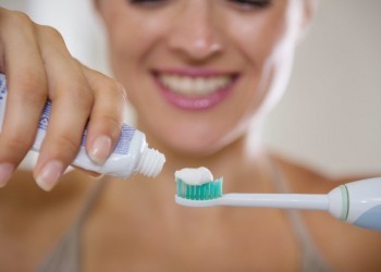 Чистим зубы и выбираем зубную щётку правильно: важные советы 
