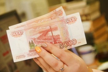 В июле жители Саткинского района, в семьях которых воспитываются дети от 3 до 16 лет, получат по 10 тысяч рублей 