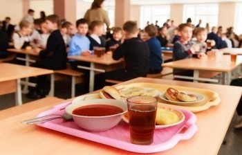 Жители Саткинского района могут пожаловаться на качество питания в школах, позвонив на «горячую линию»