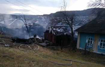«Огонь уничтожил всё»: бакальцы, чей дом сгорел дотла в минувший понедельник, рассказали подробности ЧП 