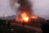  «Огонь стремительно распространяется»: прямо сейчас в старой части Сатки горят жилые дома 