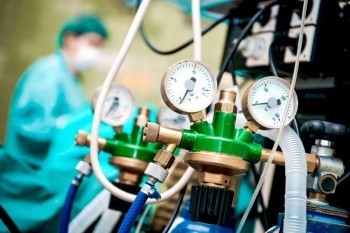 В больницах Челябинской области проверят исправность систем, обеспечивающих подачу кислорода 