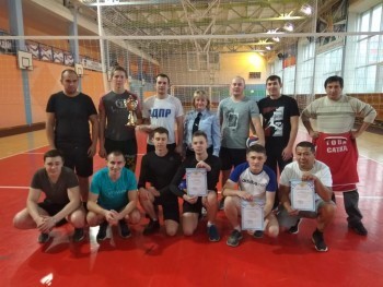 «Никто не забыт»: полицейские Саткинского района почтили память погибших коллег турниром по волейболу 