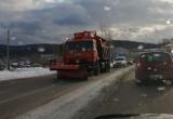 «Дежурим круглосуточно!»: идёт уборка улиц от снега в Сатке и в Бакале 
