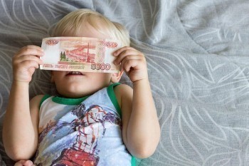 Жители Саткинского района, воспитывающие детей до 7 лет (включительно), начали получать выплаты 
